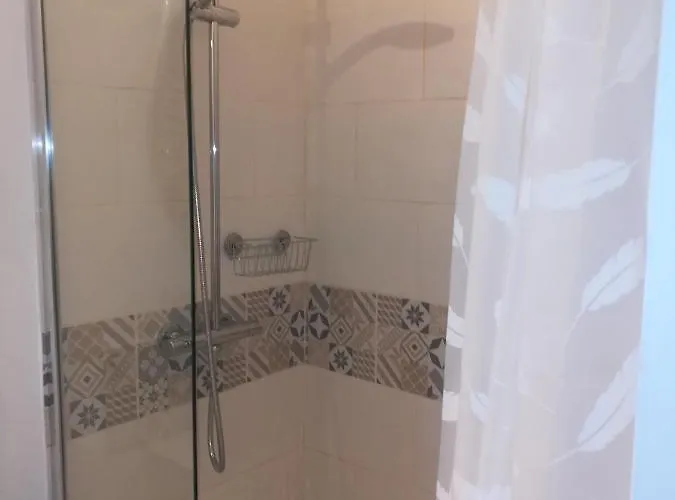 Le Insolite Gonnedouillé Affittacamere